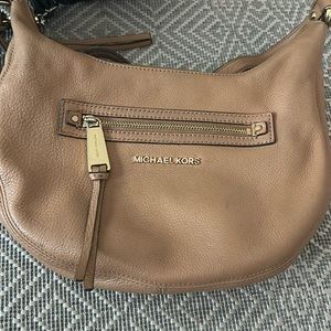 Leather shoulder bag
